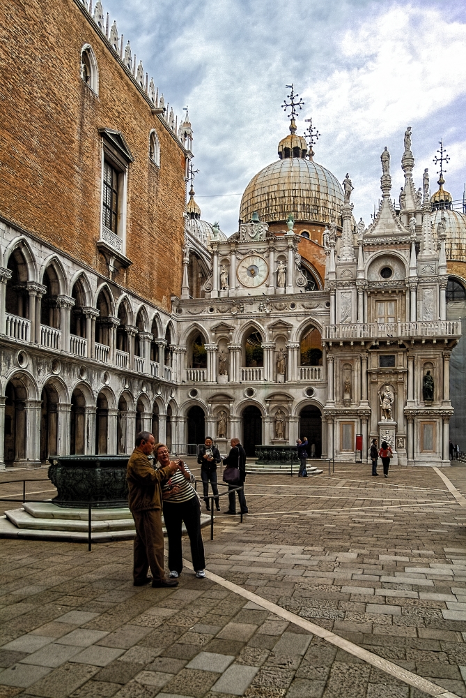 photo "Tourists in Venice" tags: architecture, 