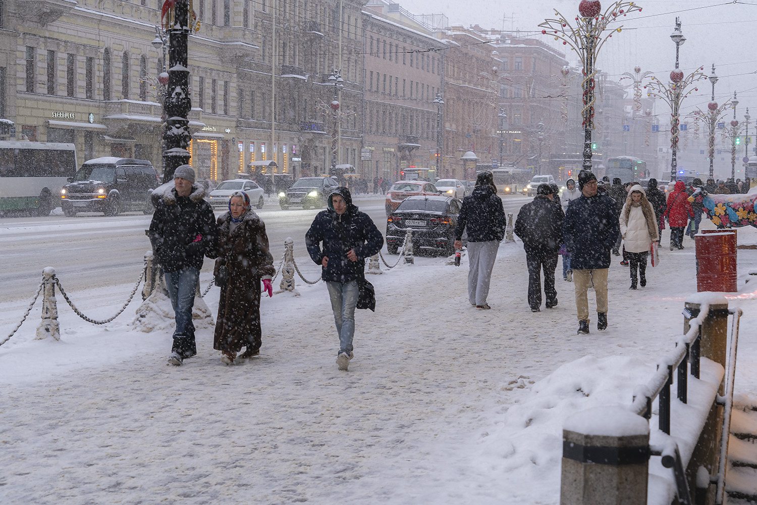 photo "Невский. Центр Журналистики." tags: street, 