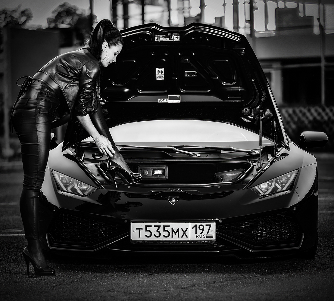 photo "Daniela and Lamborghini Huracan BW" tags: street, portrait, black&white, Lamborghini, black and white, car, girl, highlights, model, shadow, woman