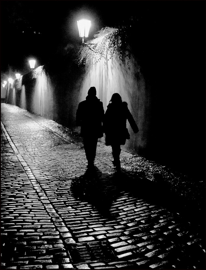 photo "Ночные фонари и пара" tags: black&white, Prag, Prague, Praha