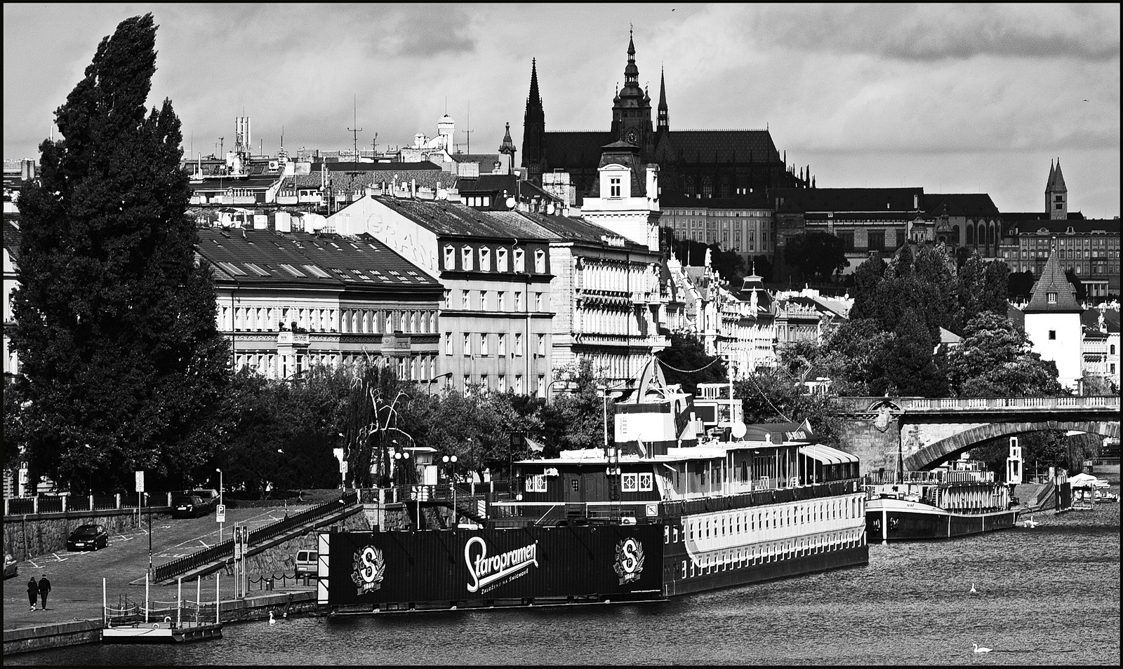 photo "Вид с моста-3" tags: architecture, black&white, Prag, Prague, Praha