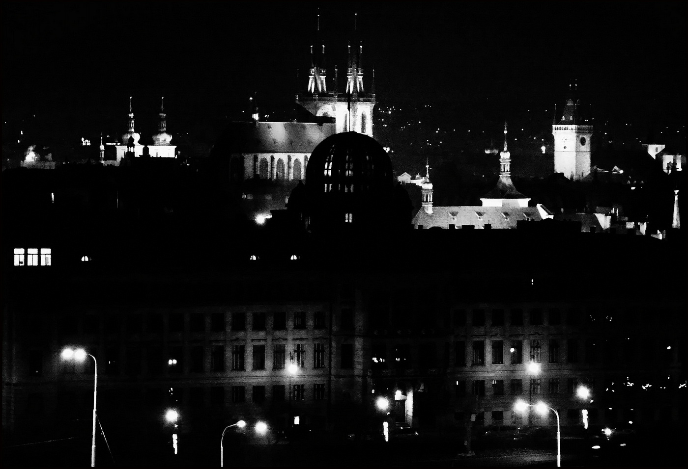 photo "Ночная атмосфера-4" tags: black&white, Prag, Prague, Praha