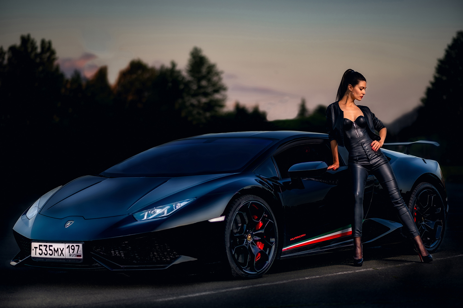 photo "Daniela and Lamborghini Huracan" tags: portrait, street, sport, Lamborghini, car, cityscape, fashion, girl, highlight, model, outdoors, people, woman