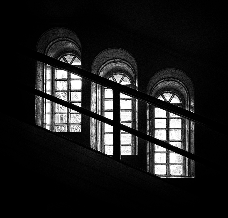 photo "***" tags: fragment, black&white, interior, 