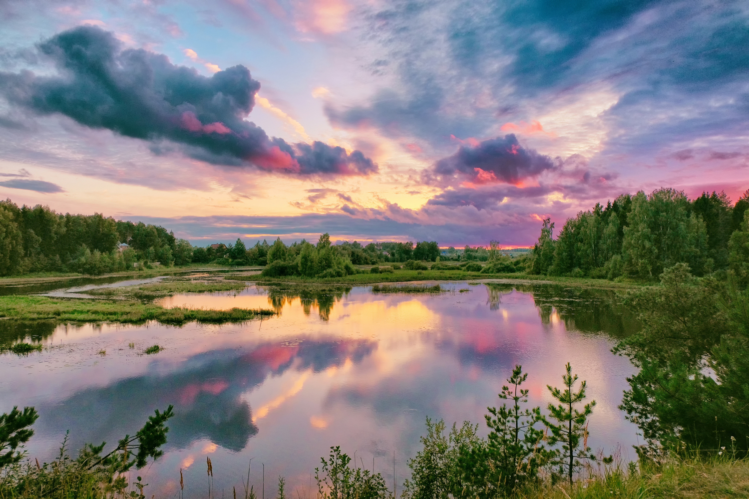 фото "Небесная живопись" метки: пейзаж, вода, грозовые, закат, лес, летний вечер, лето, облака, река, сельский пейзаж, тучи