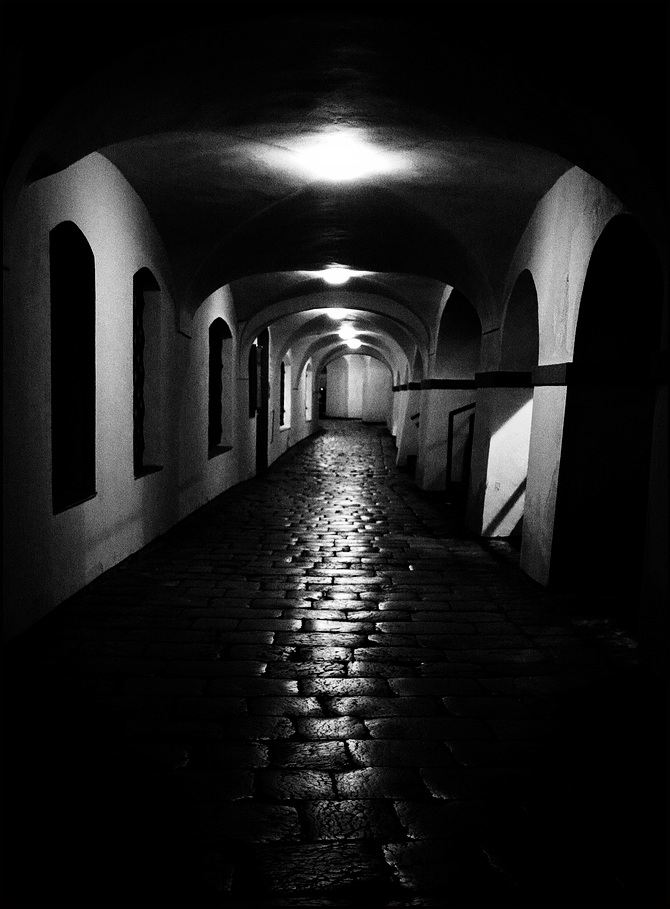 photo "Ночная аркада-2" tags: black&white, Prag, Prague, Praha
