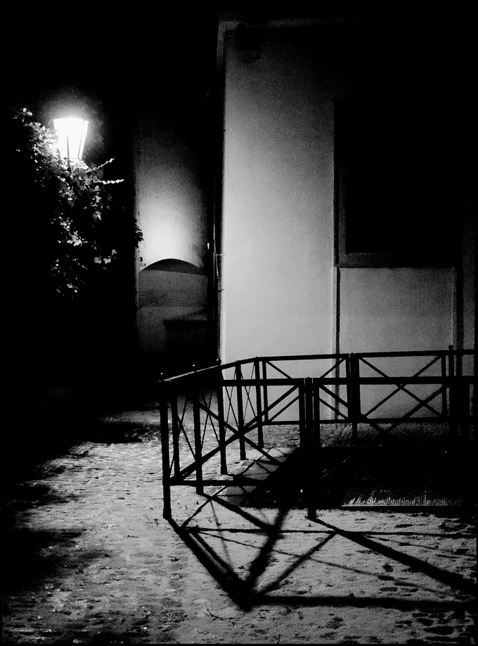 photo "Ночной натюрморт-2" tags: black&white, Prag, Prague, Praha