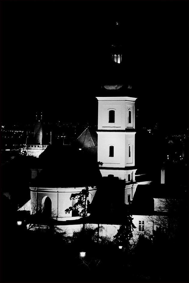 photo "Две башни ночью" tags: black&white, architecture, Prag, Prague, Praha