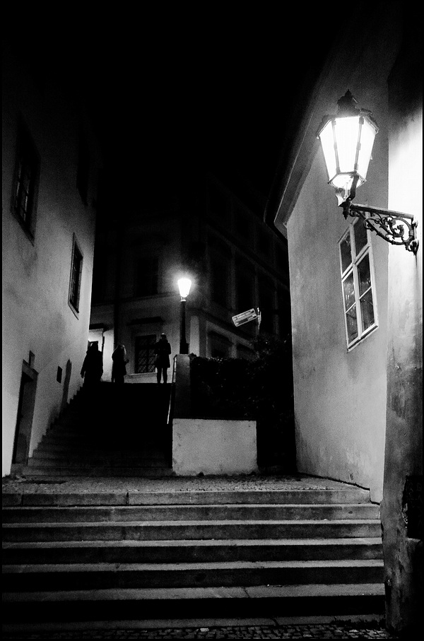 photo "Ночная лестница и фонари" tags: black&white, Prag, Prague, Praha