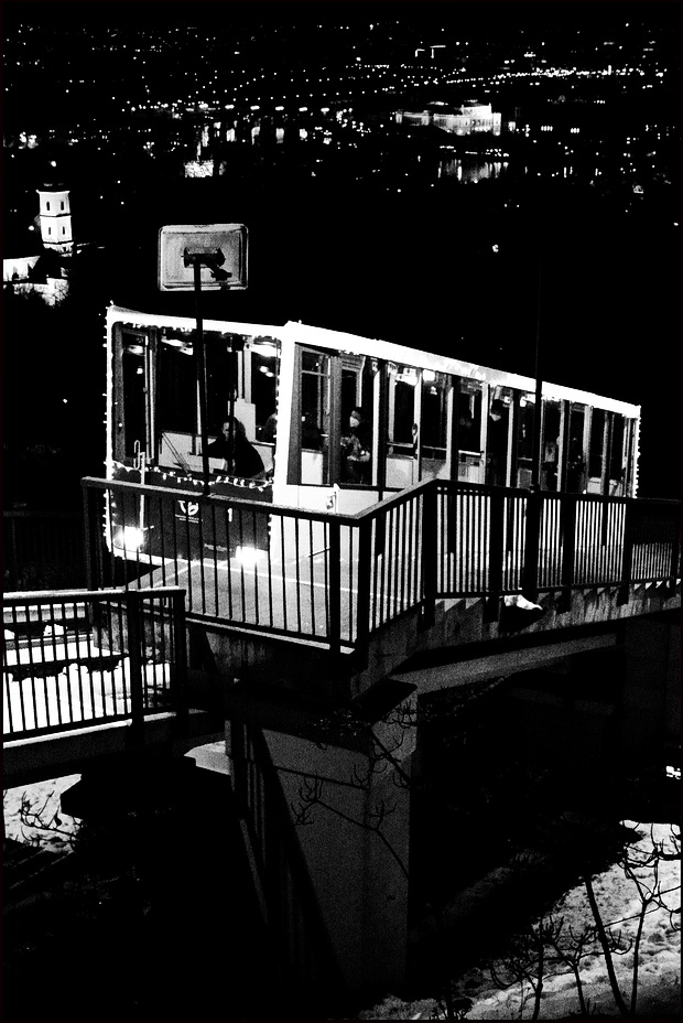 photo "Ночная канатная дорога" tags: black&white, Prag, Prague, Praha