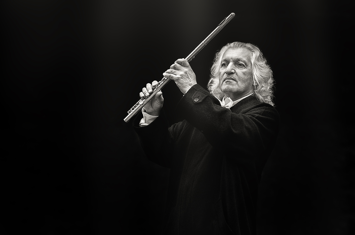 photo "Flutist Sasun Arakelyan" tags: portrait, genre, black&white, 