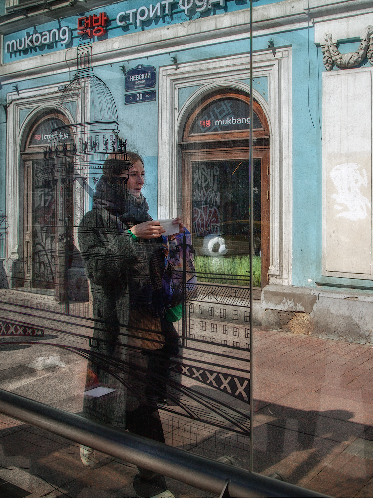 фото "Жизнь города через стекло остановки..." метки: стрит-фото, 