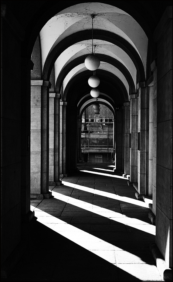 фото "Свет и тени в аркаде" метки: черно-белые, Prag, Praha, Прага