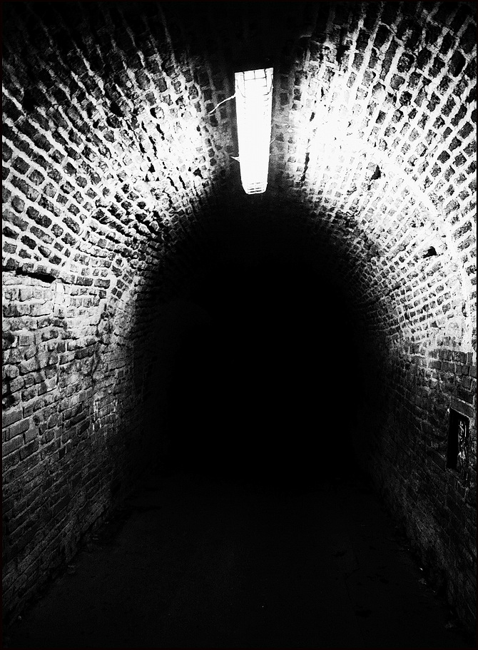 photo "Ночной туннель" tags: black&white, Prag, Prague, Praha