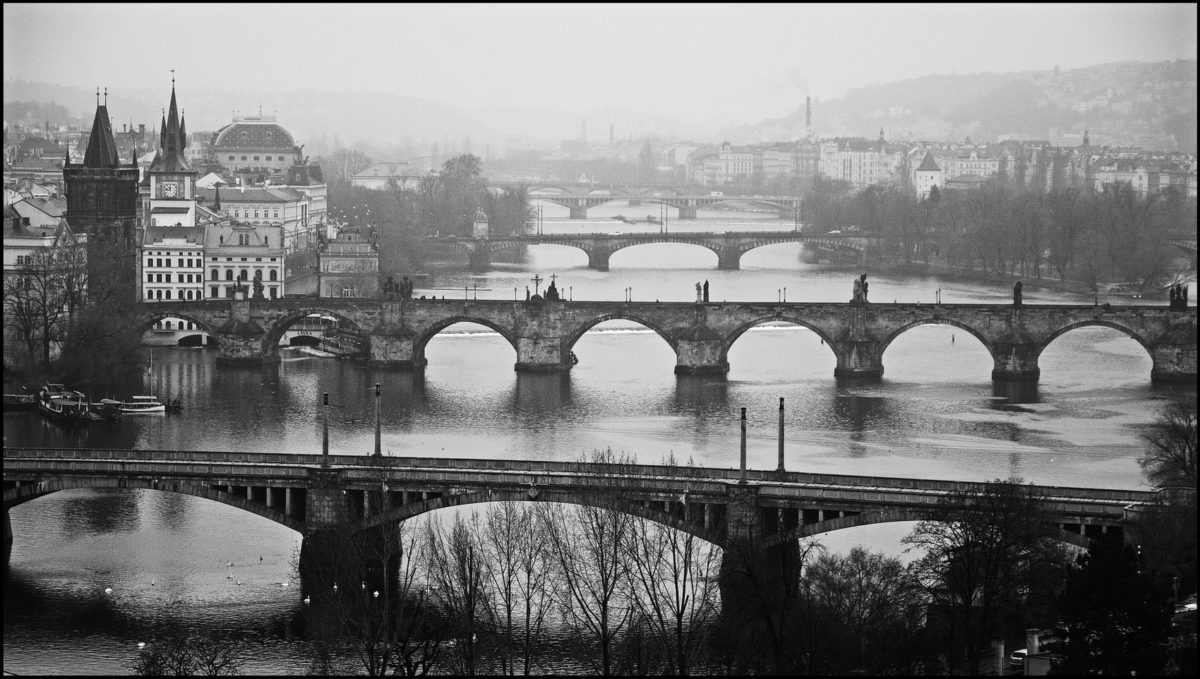 photo "Влтава и мосты" tags: black&white, Prag, Prague, Praha