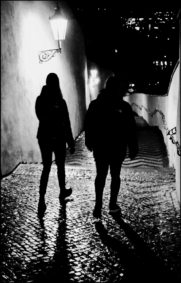 photo "Ночная пара-2" tags: black&white, Prag, Prague, Praha