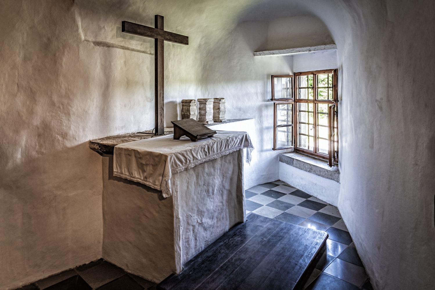 photo "In the Predjama Castle" tags: misc., 