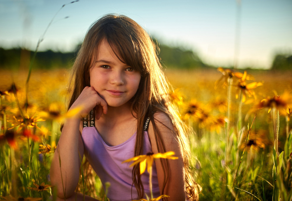photo "***" tags: portrait, children, evening, field, flowers, summer, девочка, детский портрет, желтое, модель, настроение, полесье, солнечно