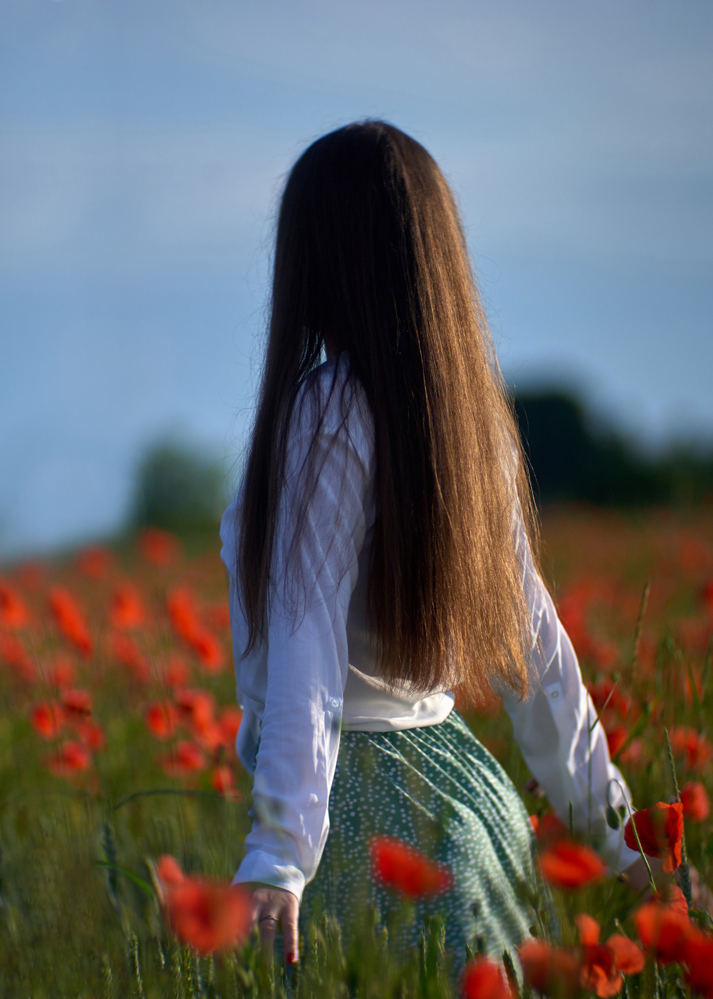 photo "***" tags: portrait, nature, field, flowers, girl, meadow, summer, красные маки, маки, модель, настроение, полесье, портрет девушка, портрет девушка лето, раннее утро