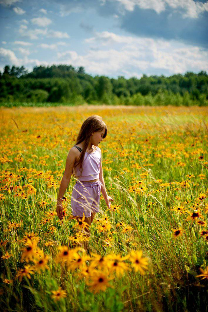 photo "***" tags: portrait, children, evening, field, flowers, meadow, summer, village, девочка, детский портрет, желтое, модель, настроение, полесье