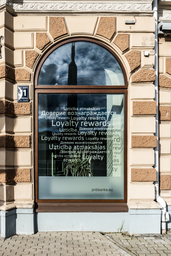 photo "Loyalty Rewards" tags: reporting, humor, 