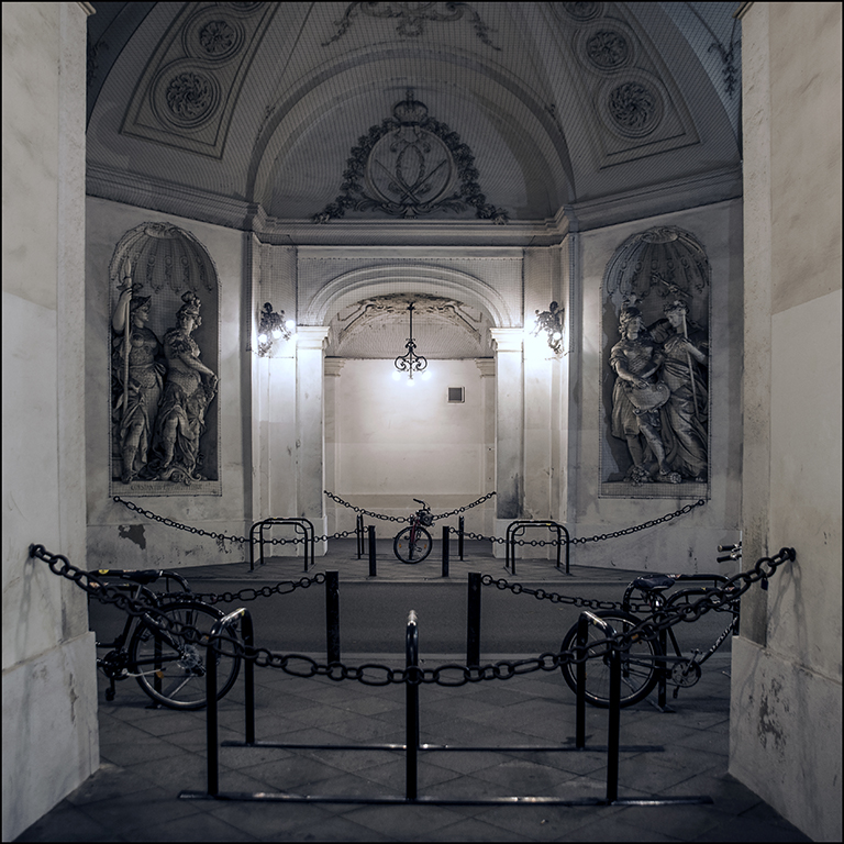 фото "Through the Hofburg Palace - Vienna" метки: стрит-фото, архитектура, город, 