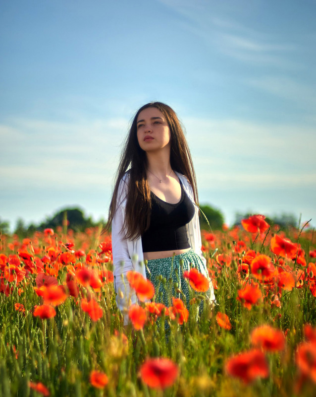 photo "***" tags: portrait, field, flowers, girl, meadow, morning, spring, красные маки, маки, модель, настроение, полесье, портрет девушка весна, раннее утро, солнечно, цветение