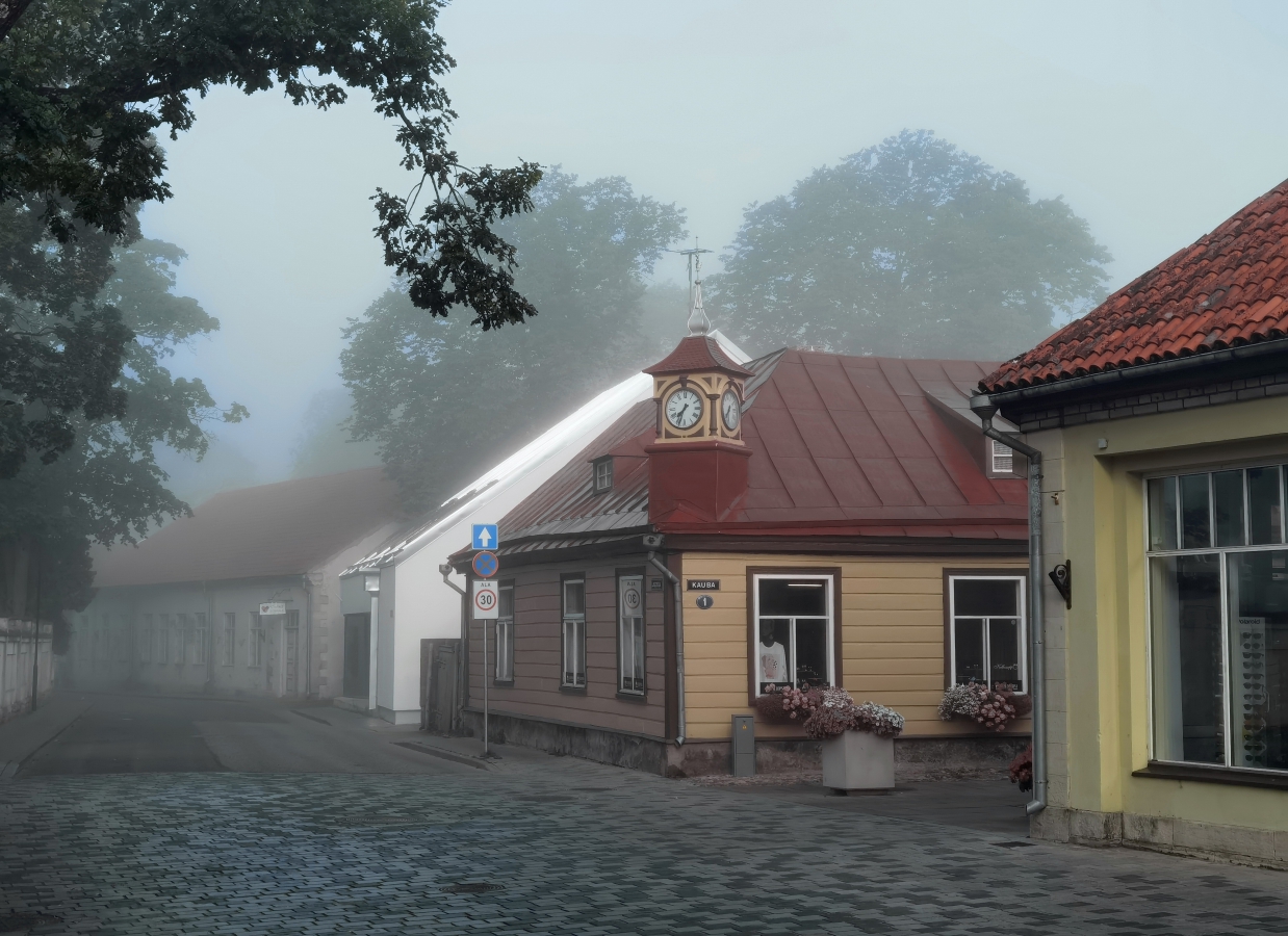 photo "Metropolitan foggy morning. Kuressaare. Saaremaa" tags: travel, 