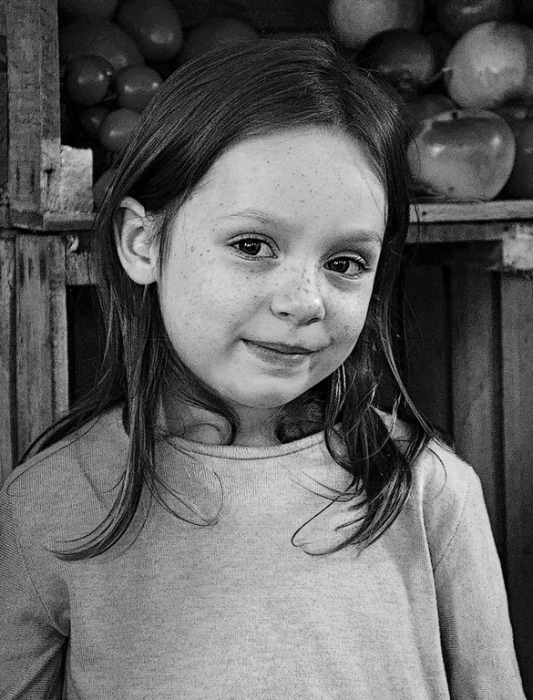 photo "Веснушечка" tags: portrait, black&white, девочка