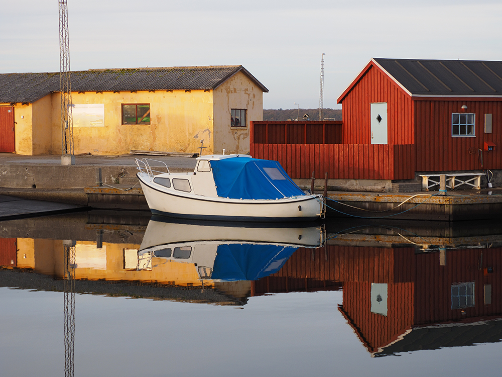 photo "Yellow Blue & Red" tags: architecture, travel, reporting, 