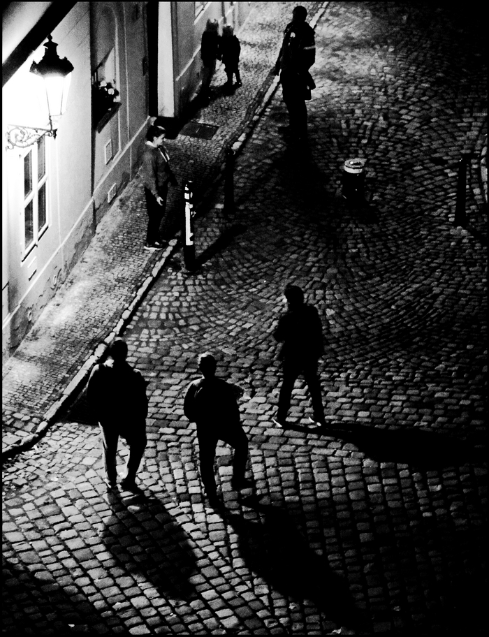 photo "Ночные фигуры" tags: black&white, Prag, Prague, Praha
