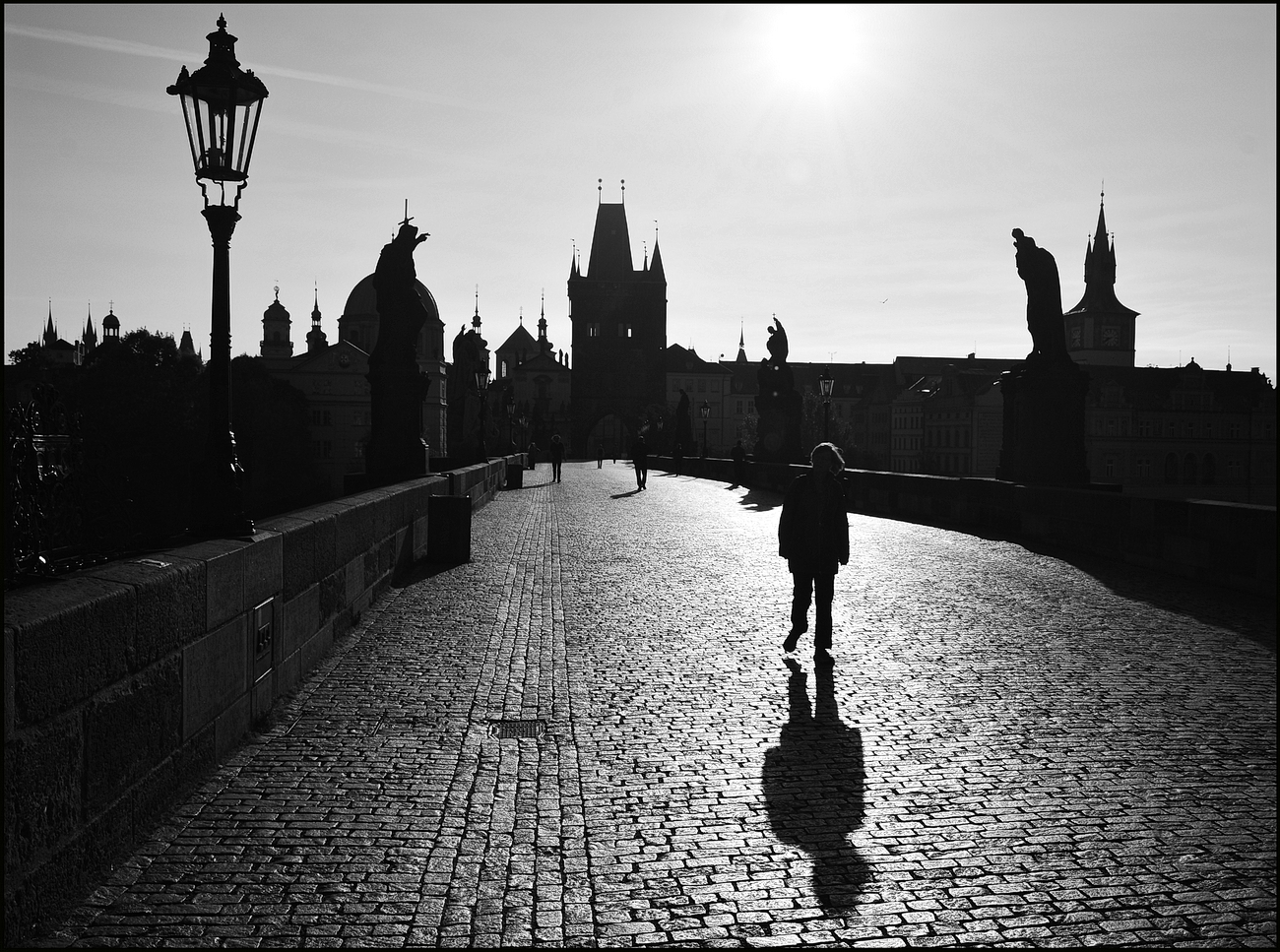 photo "Утро на мосту-4" tags: black&white, architecture, Prag, Prague, Praha