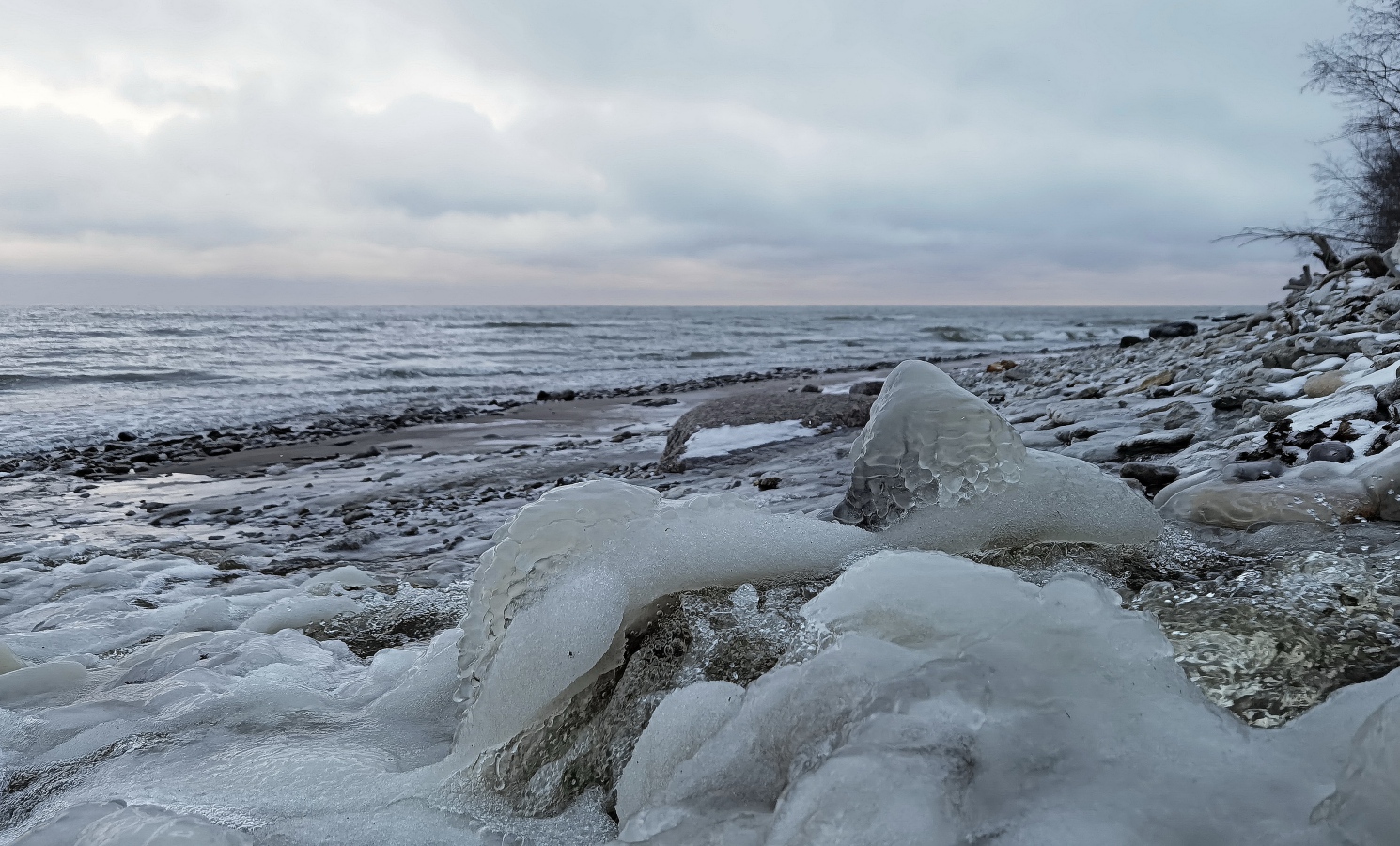 фото "Замерзающая река у залива. Обрыв Валасте." метки: путешествия, 