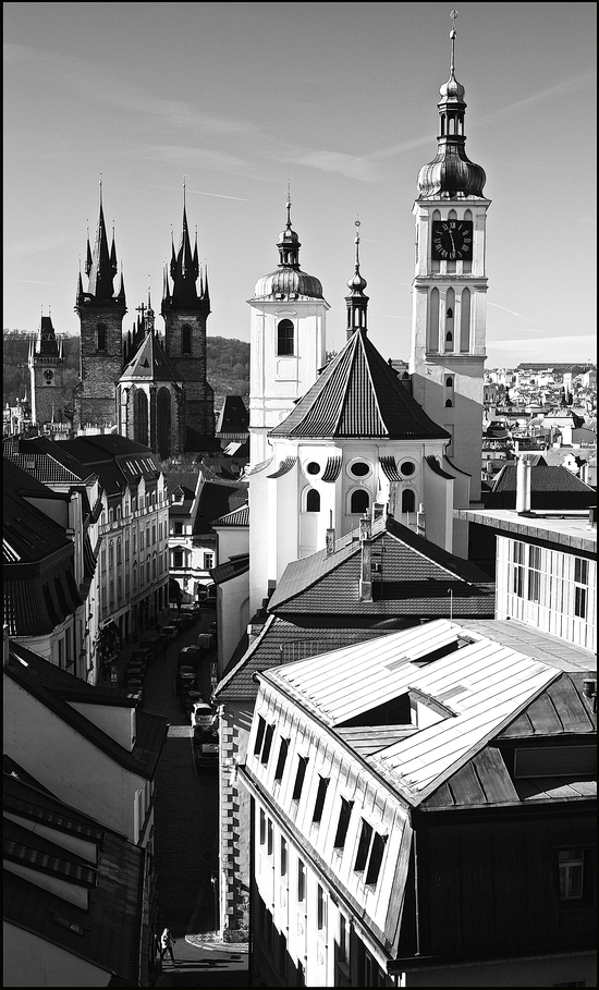 photo "Башни и дома-2" tags: black&white, architecture, Prag, Prague, Praha