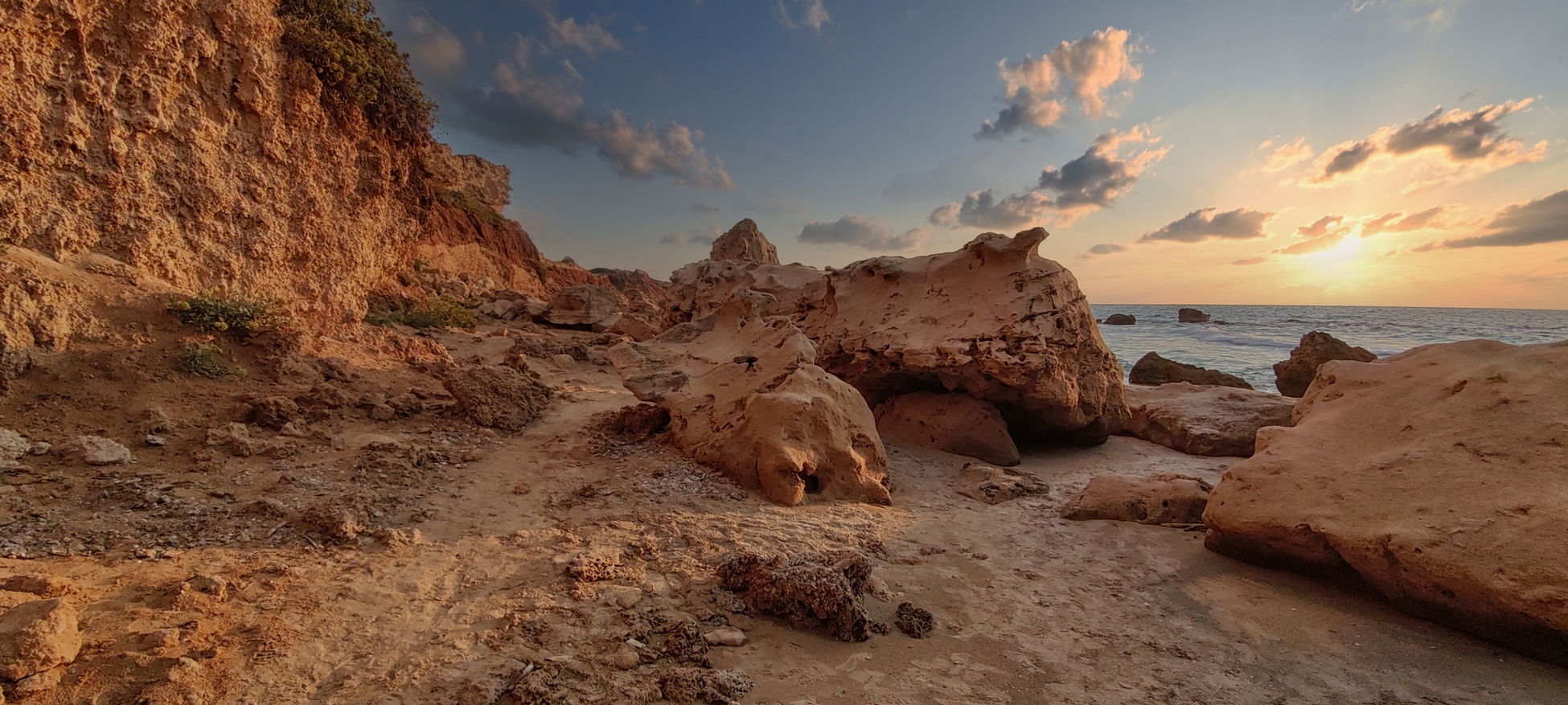 фото "В каменных обьятьях тишины" метки: панорама, Израиль.Хадера.Пляж Гиват Ольг
