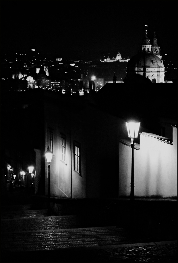 photo "Ночные фонари и Прага" tags: black&white, Prag, Prague, Praha