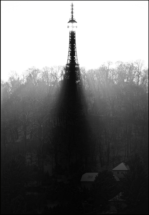 photo "Свет, смотровая башня и тень" tags: black&white, architecture, Prag, Prague, Praha