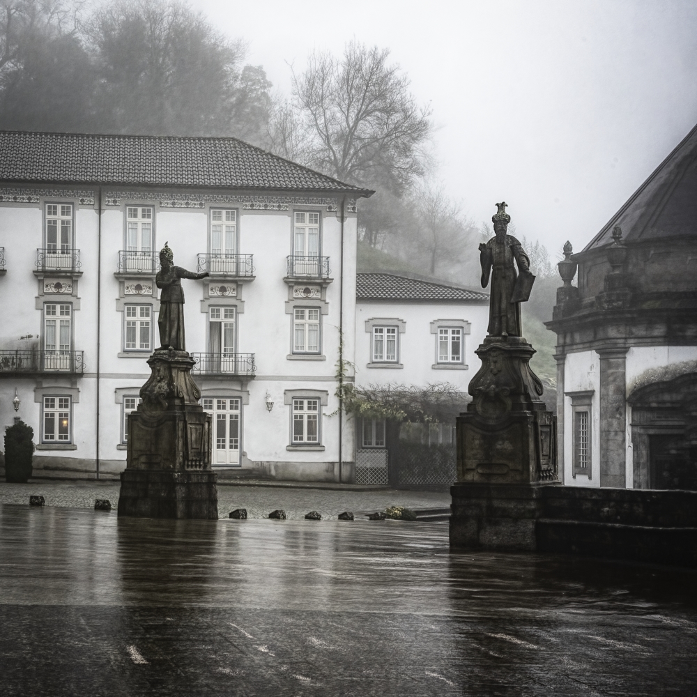 photo "In the mist" tags: architecture, 