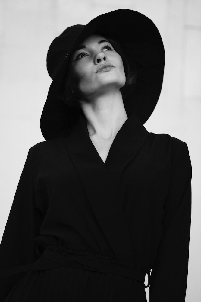photo "***" tags: portrait, black&white, girl, платье, шляпа