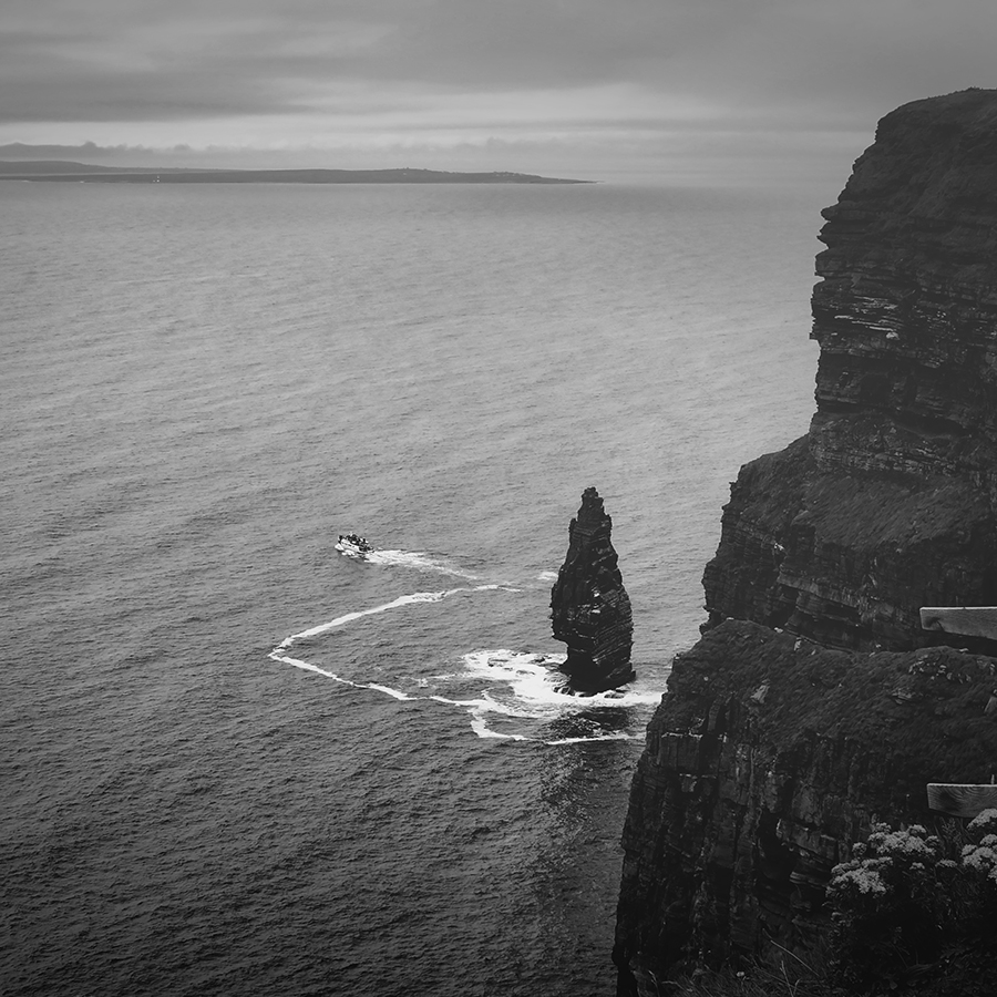 photo "Zigzag..." tags: travel, black&white, Cliffs of Moher, Ирландия