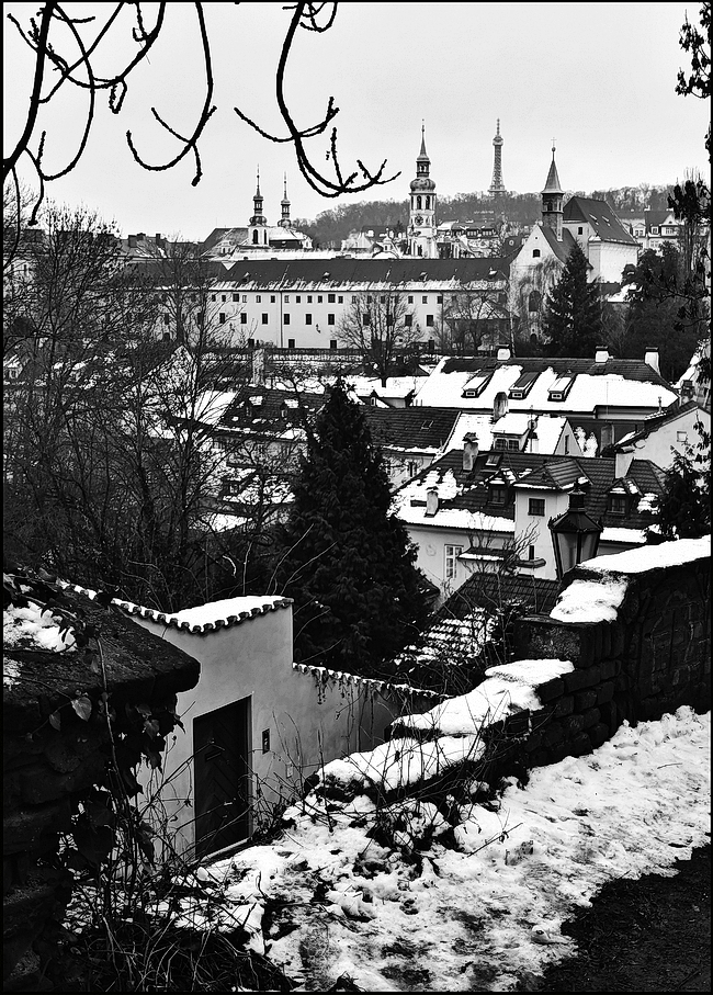 photo "Новый Свет" tags: black&white, architecture, Prag Prague Praha