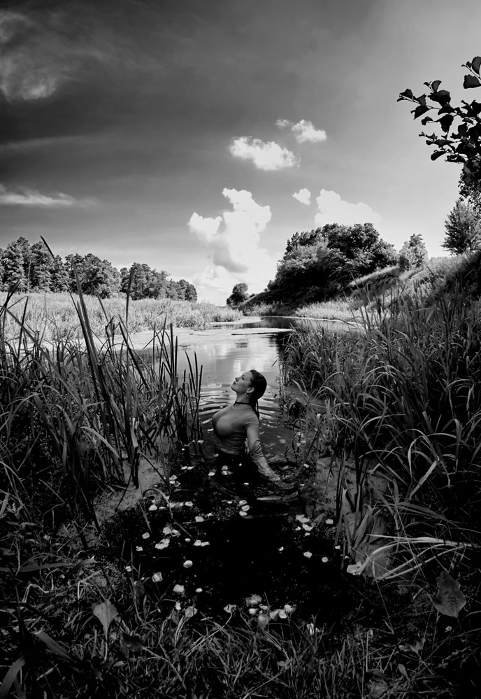 photo "***" tags: portrait, nature, black&white, Landscape, girl, sky, summer, арт, меланхолия, модель, настроение, одиночество, портрет девушка, портрет девушка лето, портрет девушка чб, портрет девушка чб лето, художественная фотография