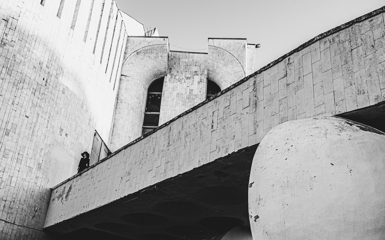 photo "***" tags: architecture, black&white, portrait, 