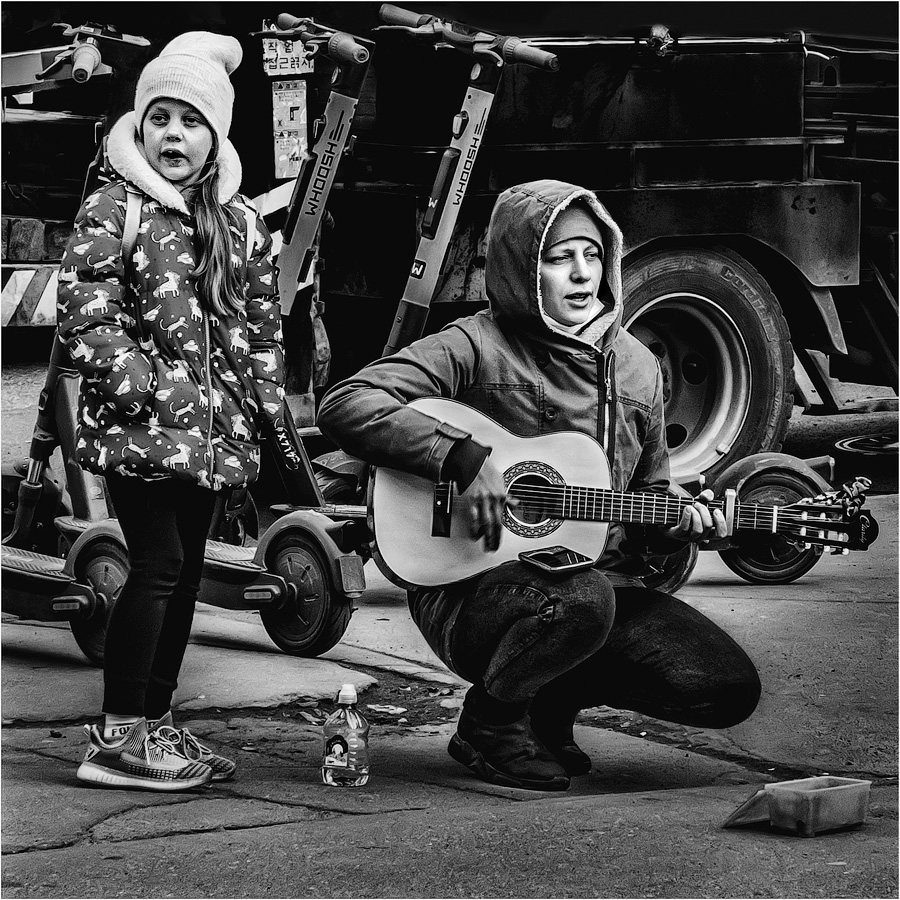 photo "***" tags: genre, street, black&white, 