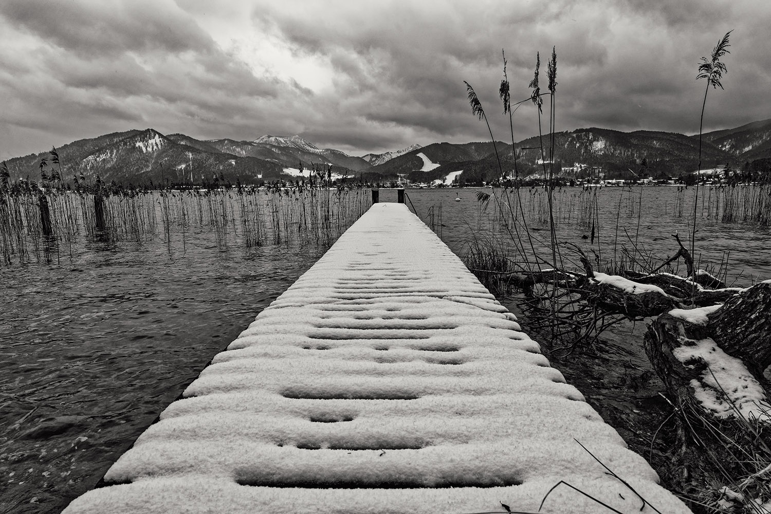 фото "Tegernsee" метки: пейзаж, черно-белые, Europe, вода, горы, зима