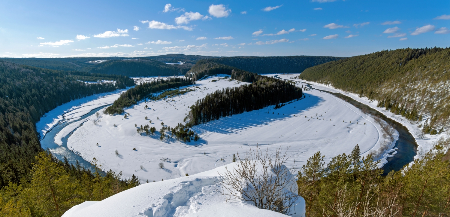 photo "***" tags: nature, forest, river, sky, snow, winter, вид с вершины скалы