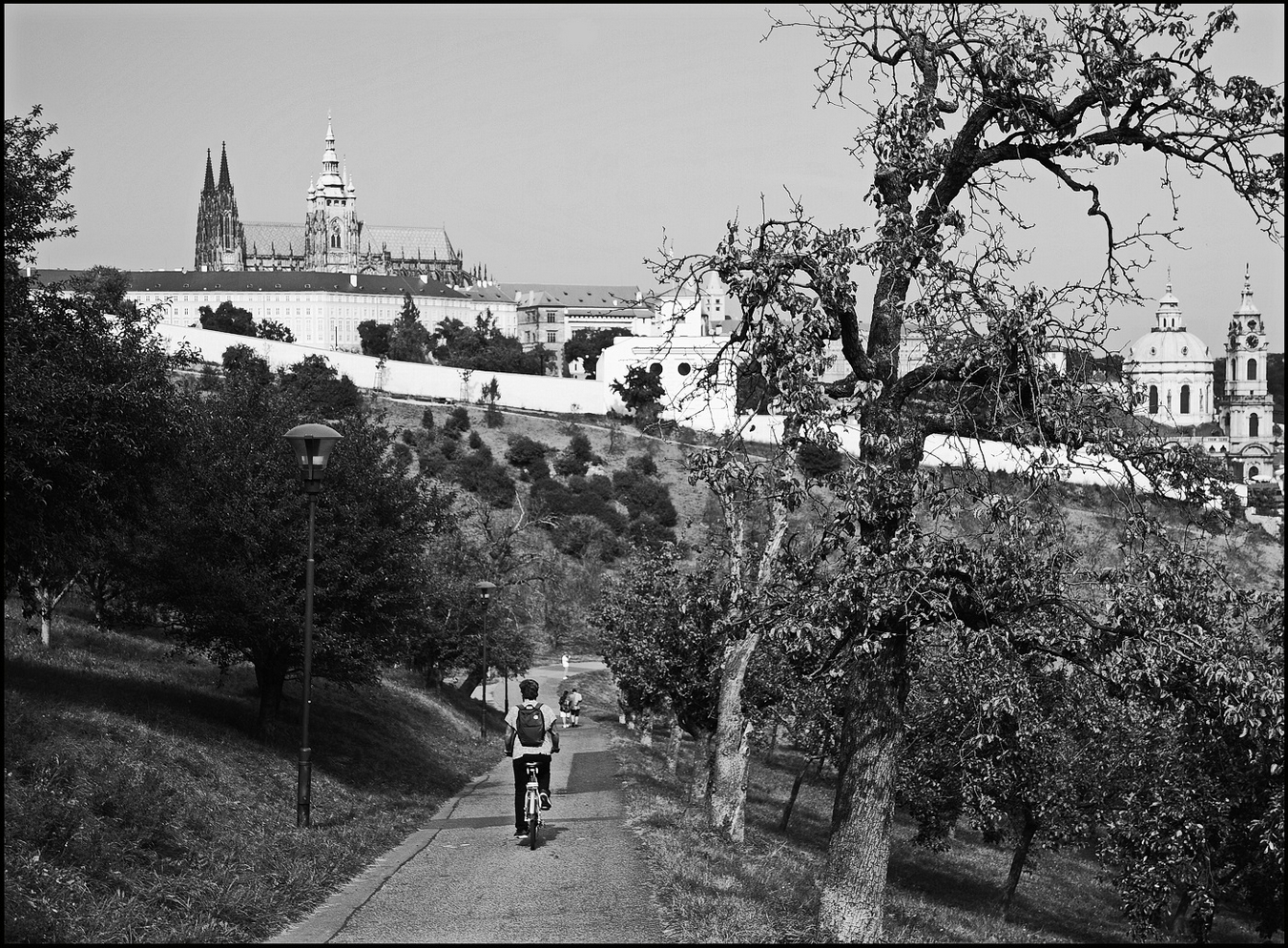 photo "На Петршине" tags: black&white, architecture, Prag Prague Praha