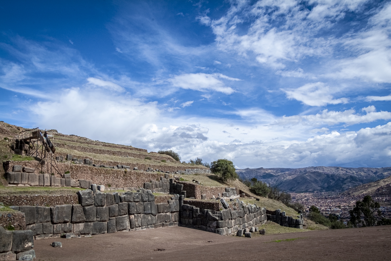photo "Walls of Sacsayhuaman Hill" tags: , 