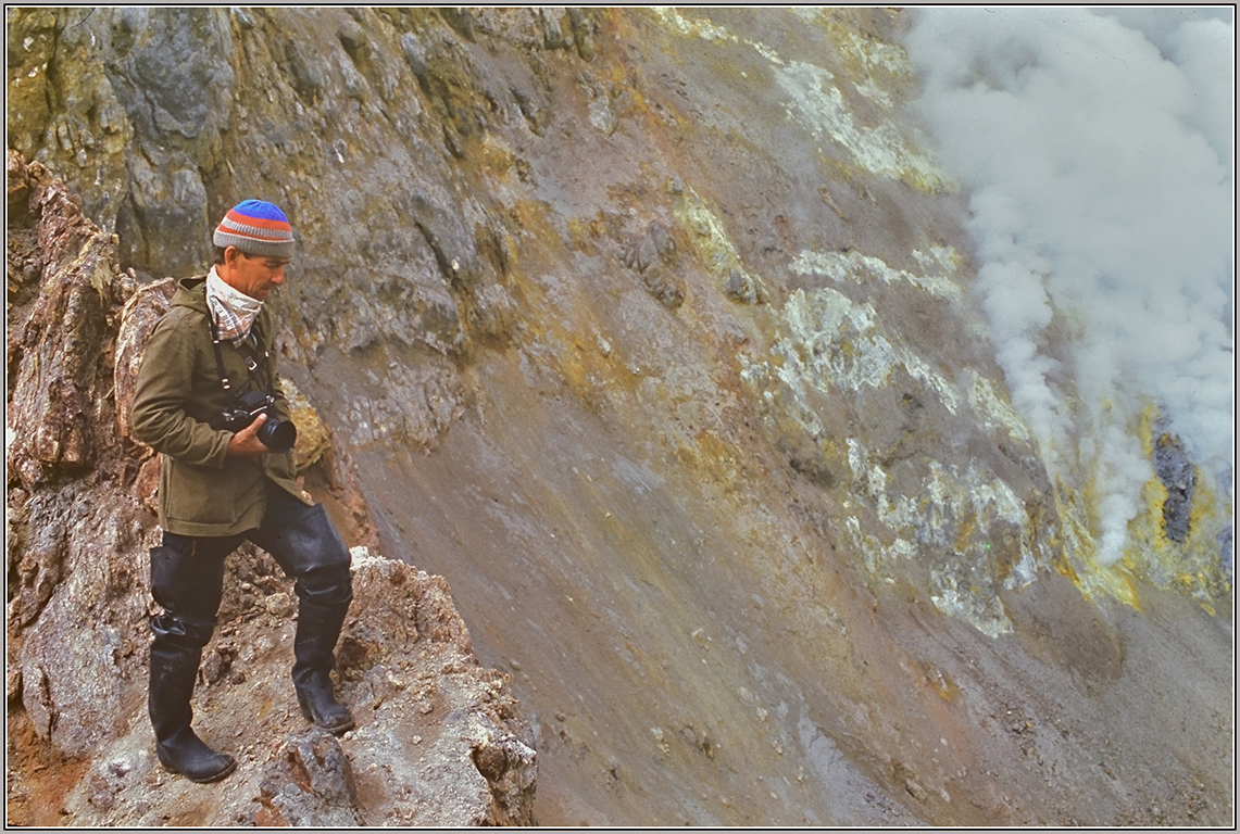 фото "На краю кратера." метки: путешествия, природа, 1987 г., Вулкан Мутновский, Камчатка