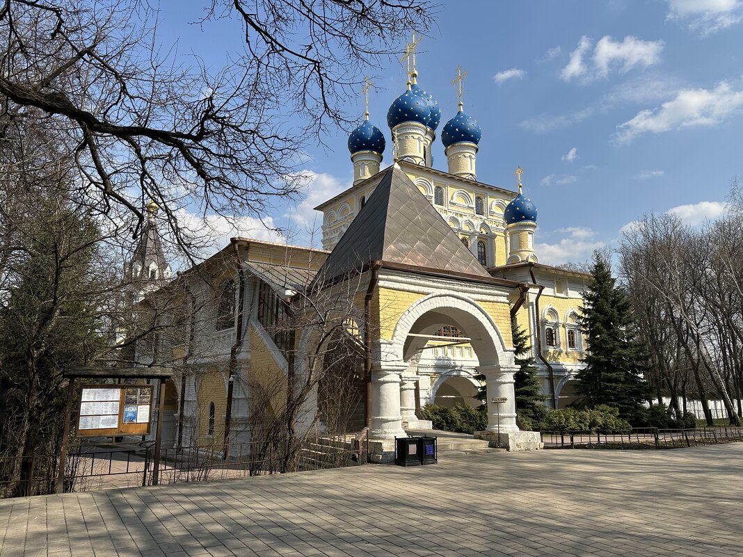 photo "***" tags: architecture, city, Moscow, park, temple, Коломенское, церковь